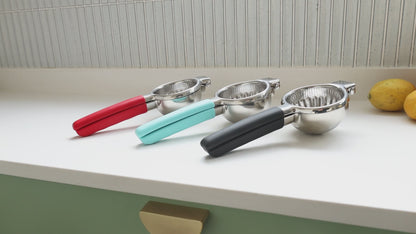 IntraSellers Zitruspresse – manuell – Edelstahl – Silikongriff